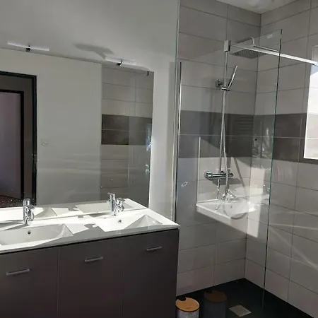 Moderne Hyper Centre 4 Auray